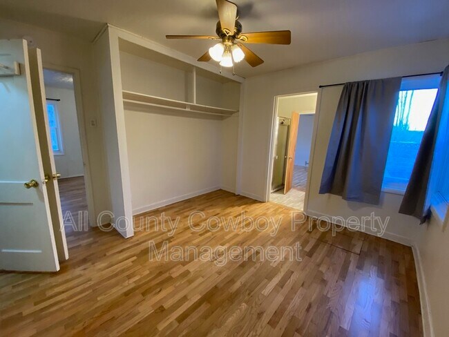 Foto del edificio - 1009 E Flint St