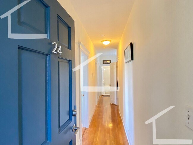 Building Photo - Fantastic Apt Near T w Ht & Hot Water Inc!...