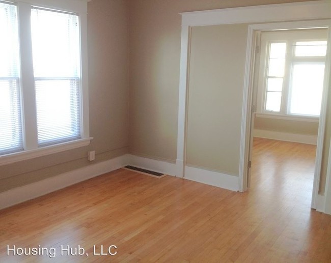 Building Photo - 942 Sherburne Ave
