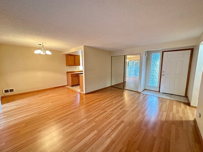 Foto del edificio - 2 Bedroom Condo in Lake Stevens!