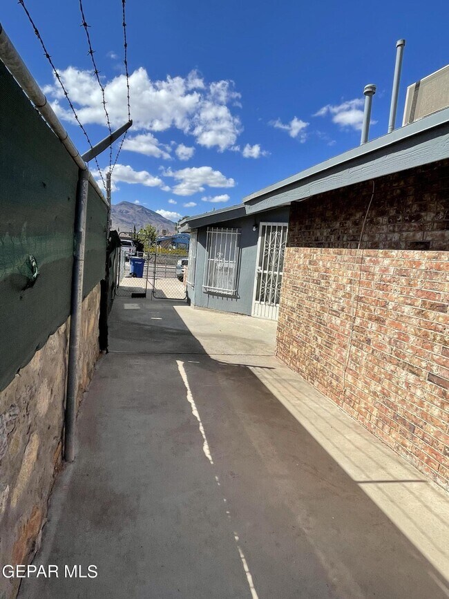 10208 Niagara Falls Pl, El Paso, TX 79924 House Rental in El Paso, TX