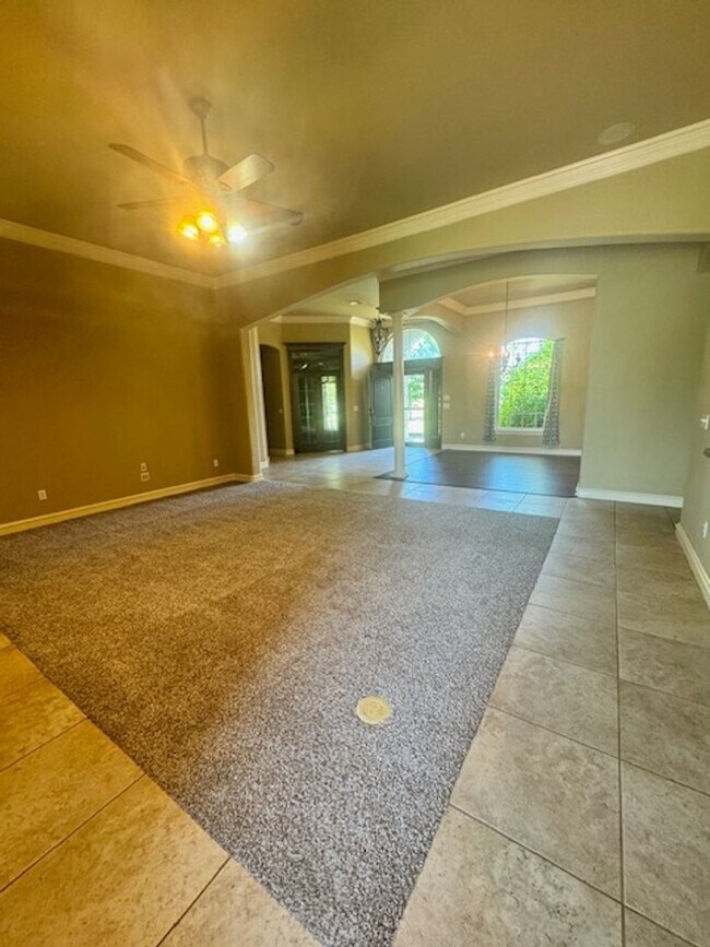 Foto del edificio - Large 3 bed, 2.5 bath with 30x30 shop