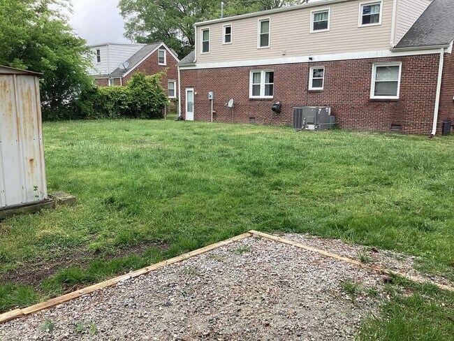 Building Photo - 6413 Glenoak Dr