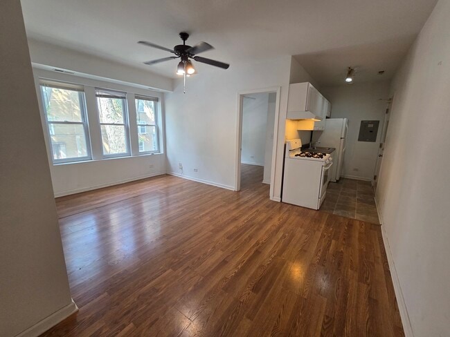 Foto del edificio - 4425 N Lawndale Ave