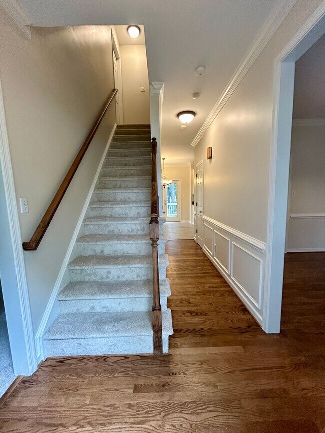 Foto del edificio - Stunning 4-Bedroom Home in Richmond’s Prem...