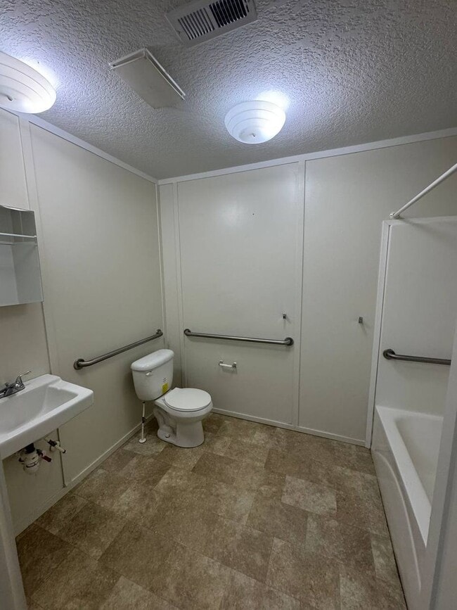 Building Photo - 1416 Robin St