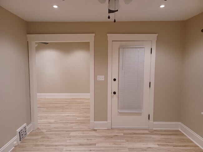 Foto del edificio - 1889 W 52nd St