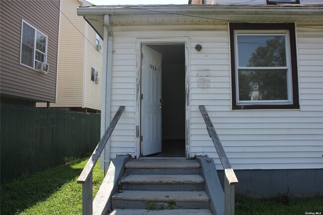 Building Photo - 185 S Franklin St