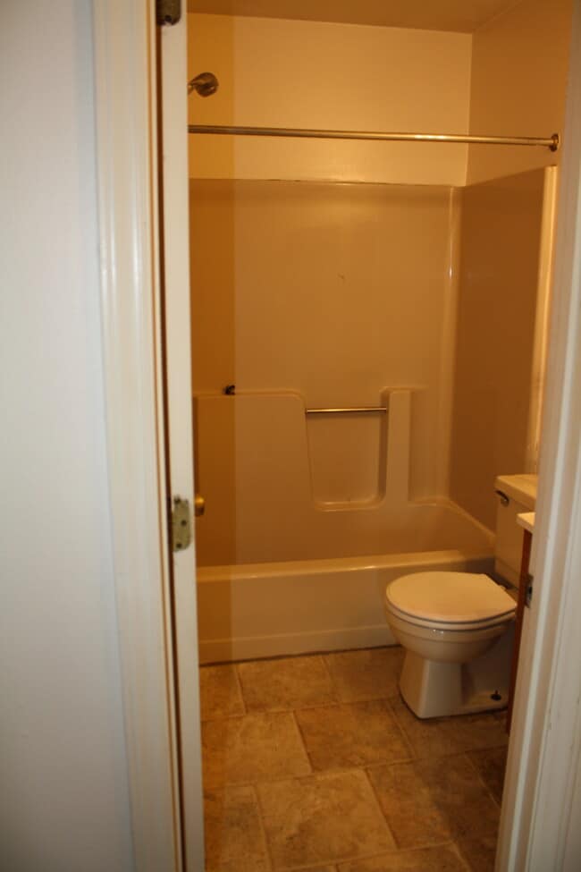 Bathroom - 565 S 20th St
