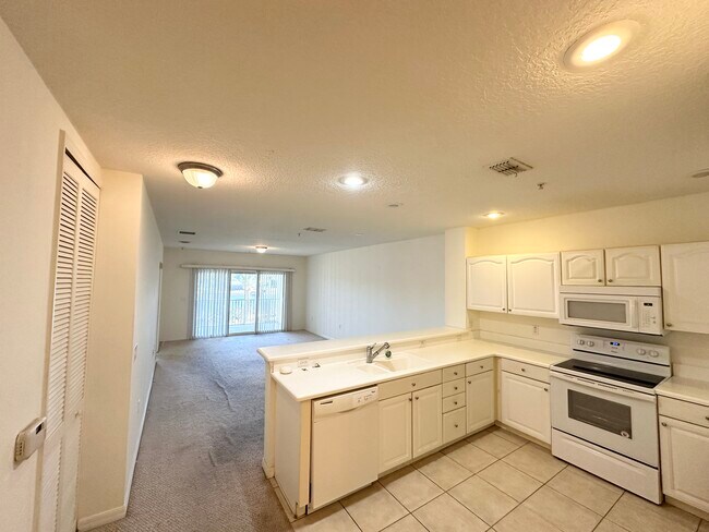 Building Photo - 900 Canopy Walk Ln