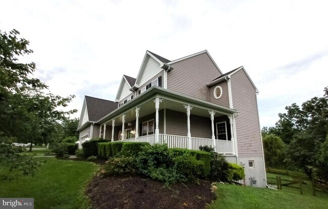 Foto del edificio - 141 Mill House Dr