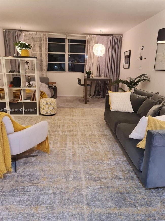 Building Photo - 999 Brickell Bay Dr