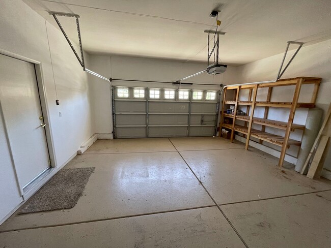 Garage - 1833 Millpond Ct