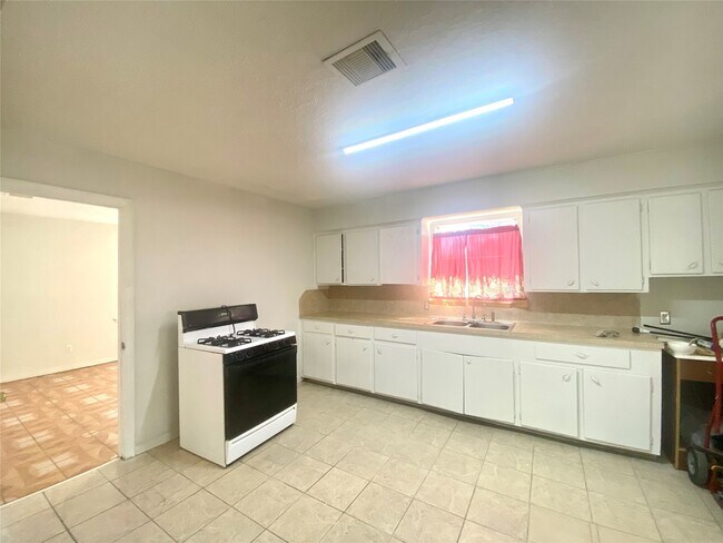 Foto del edificio - 6518 Linden St