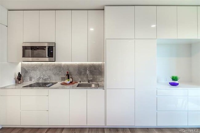 Building Photo - Luxury Studio. Furnished.  Kakaako.