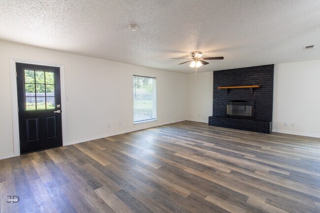 Foto del edificio - 1214 Sycamore Dr