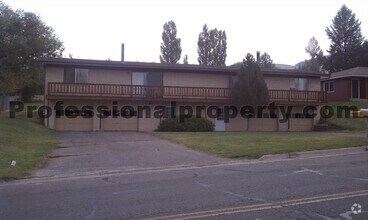 Building Photo - 816-818 Whitaker Dr