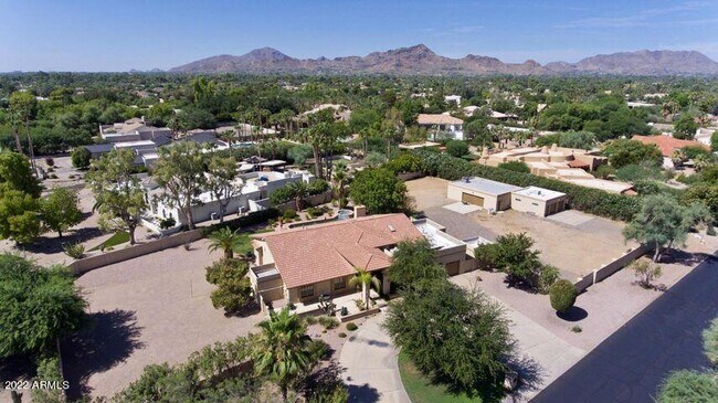 Building Photo - 7039 E Fanfol Dr