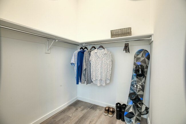 Interior Photo - Hamilton Crossing