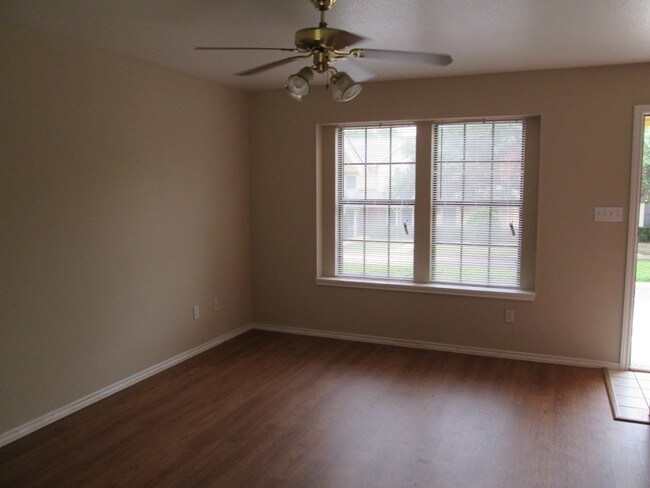 Foto del edificio - 11901 Swearingen Dr