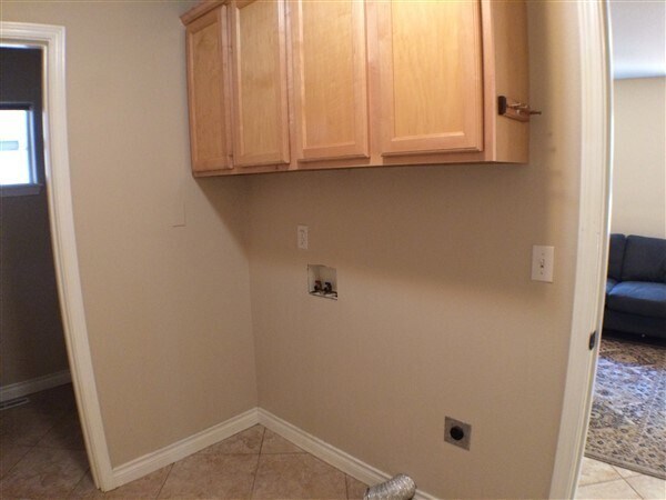 Building Photo - 3 Bedroom Home in SW Bend Just Minutes From the Old Mill