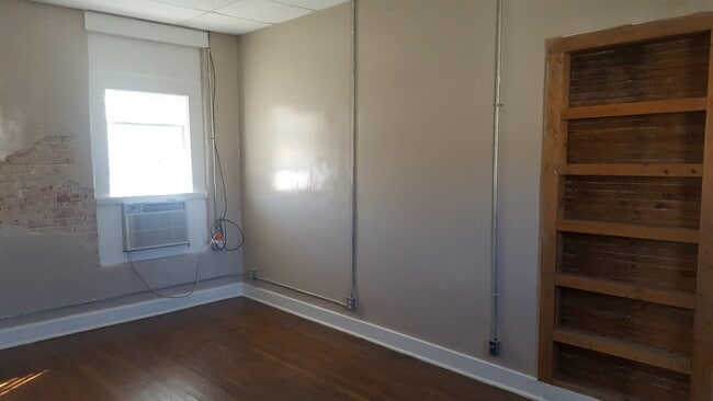 Foto del edificio - 303 1/2 S Osage