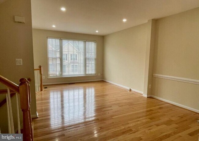 Foto del edificio - 9058 Two Bays Rd