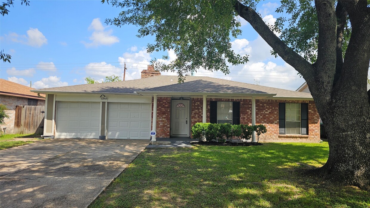 Foto principal - 12814 Harwin Dr