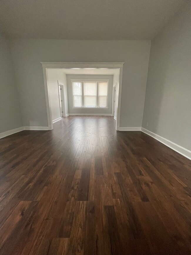 Foto del edificio - 916 W 68th St