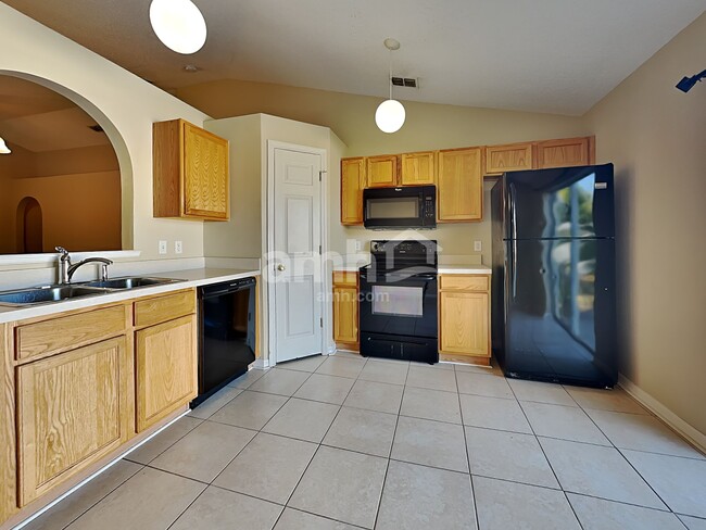 Building Photo - 11613 Ivy Flower Loop