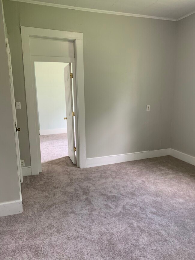 Building Photo - 1132 Park Ave