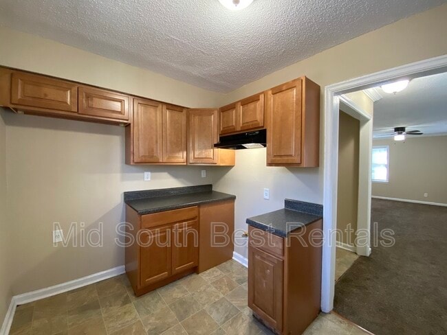 Building Photo - 2845 S Dunmoor St