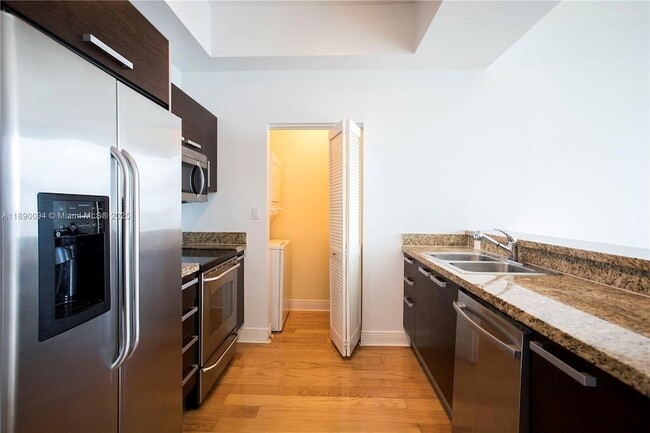 Foto del edificio - 2525 SW 3rd Ave