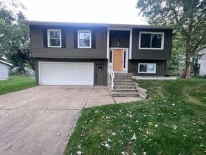 Building Photo - 3003 Winesap Dr NE