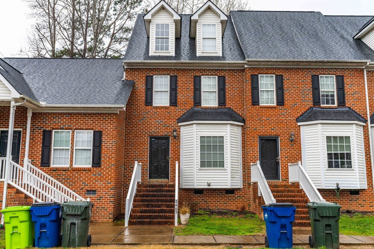 Primary Photo - 2 Bedroom + Loft Townhome in Prime Raleigh...