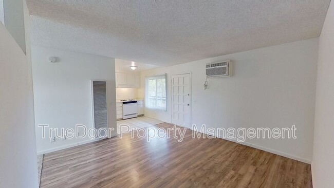Foto del edificio - 583 N Tustin Ave
