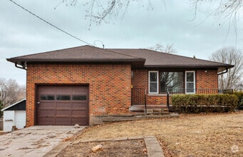 Building Photo - 11 E Fulton Dr