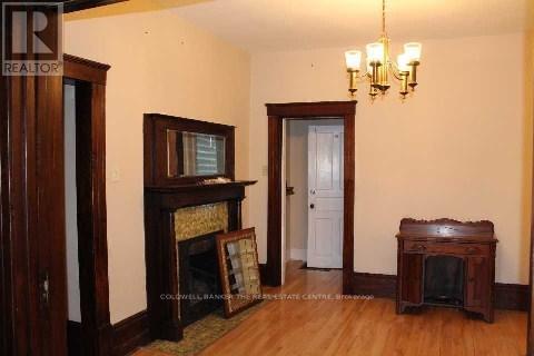 Building Photo - 450 Botsford St