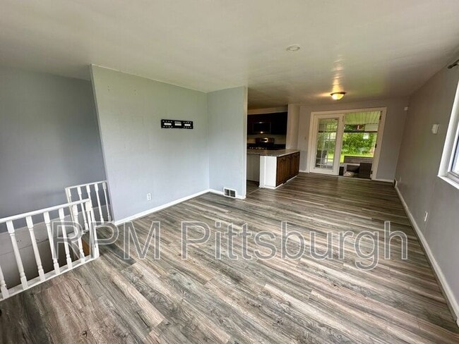 Building Photo - 319 Elfort Dr
