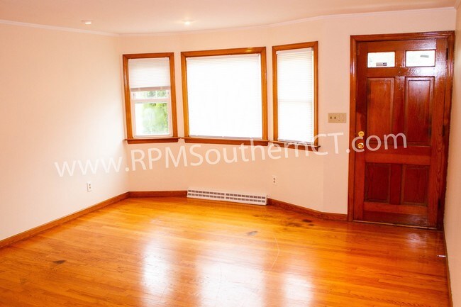 Building Photo - Ranch Style Home For Rent in Hamden