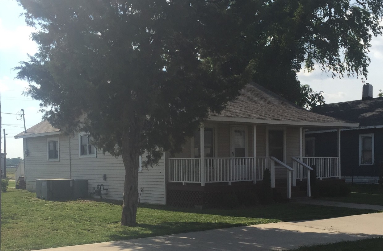 Primary Photo - 203 N Main St
