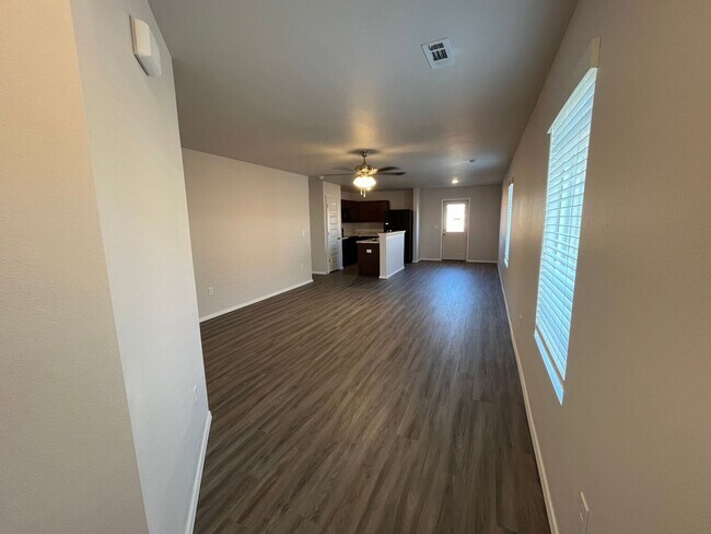 Foto del edificio - *Pre-leasing* NEWER Three Bedroom | Two Ba...