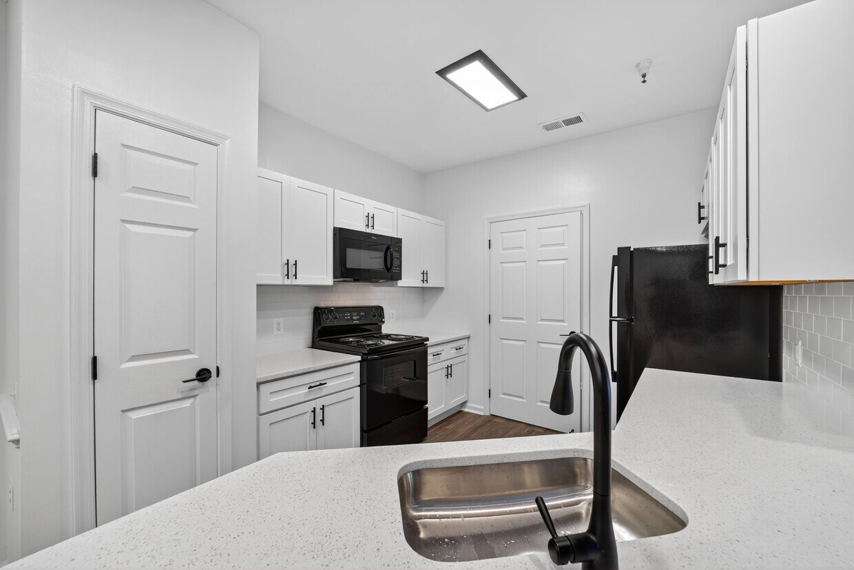 Foto principal - Brittany Commons Apartments
