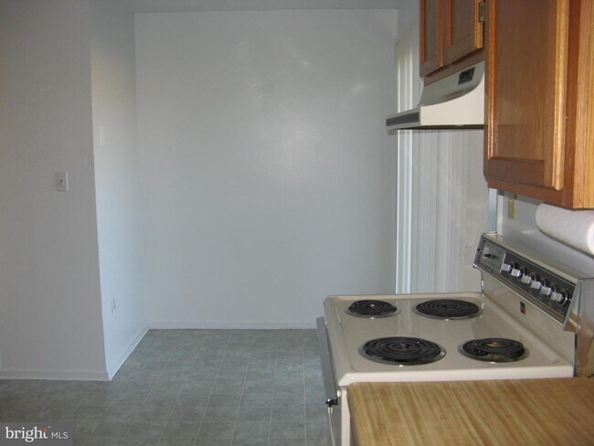 Building Photo - 2348 Roosevelt Blvd
