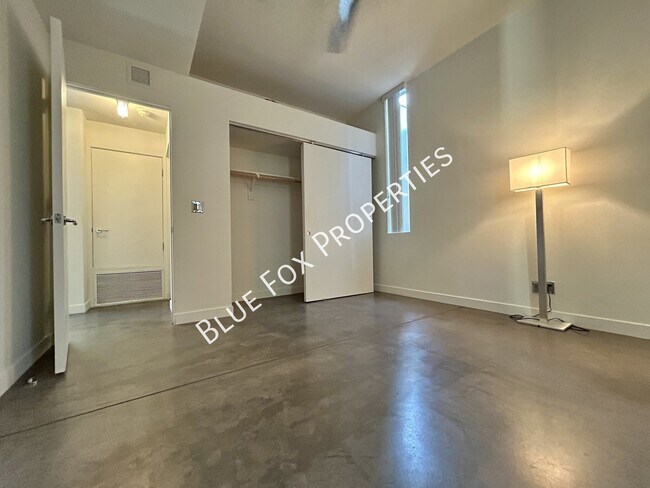 Foto del edificio - 3611 E 3rd St