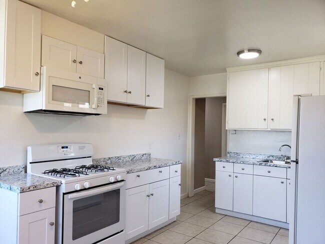 Foto del edificio - Cozy La Mesa home w/ private yard and gara...