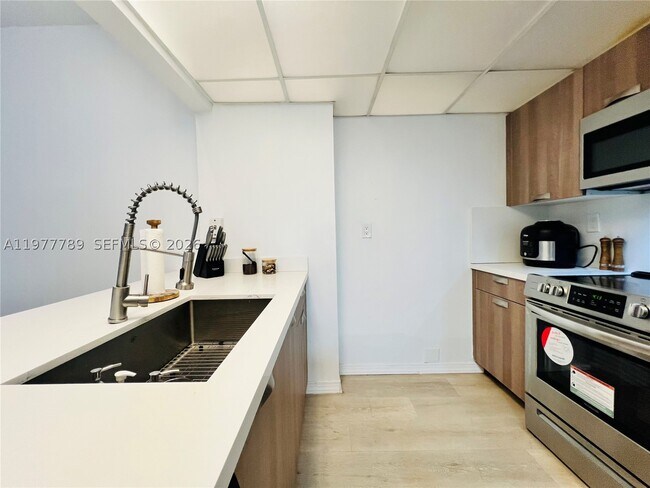 Foto del edificio - 540 Brickell Key Dr