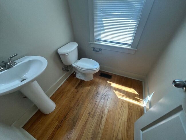 Foto del edificio - PRE-LEASING FOR AUGUST 2026!