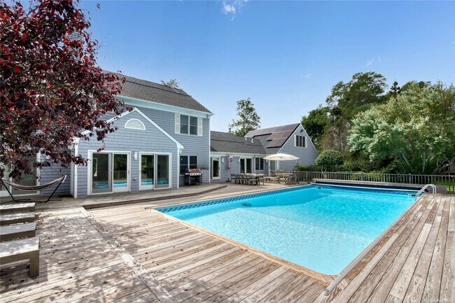 Building Photo - 716 Montauk Hwy