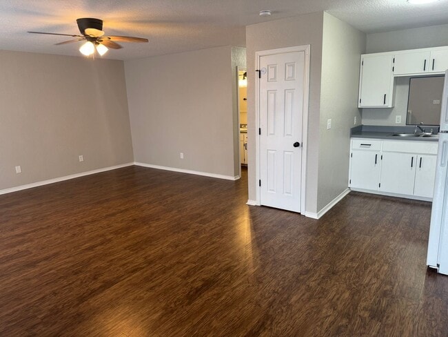 Foto del edificio - 323 S 12th St